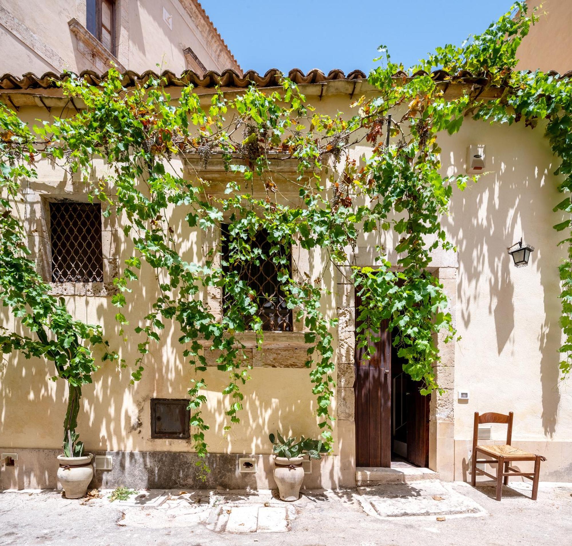Zioli Bed & Breakfast Noto Bagian luar foto